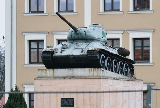 Monuments to Soviet soldiers in Poland