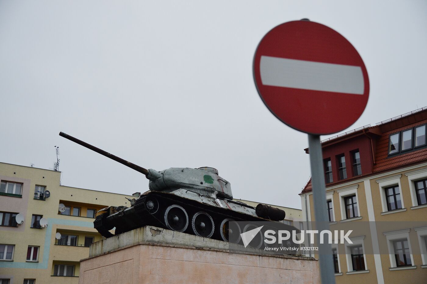 Monuments to Soviet soldiers in Poland