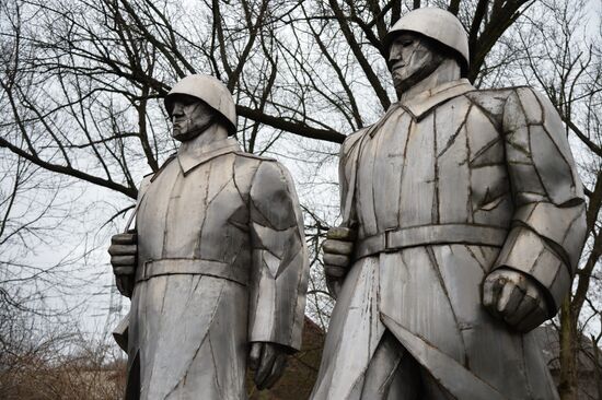 Monuments to Soviet soldiers in Poland
