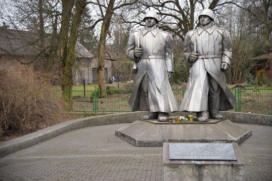 Monuments to Soviet soldiers in Poland