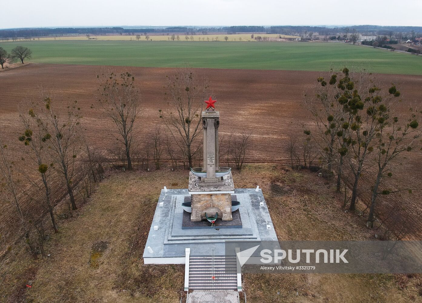 Monuments to Soviet soldiers in Poland