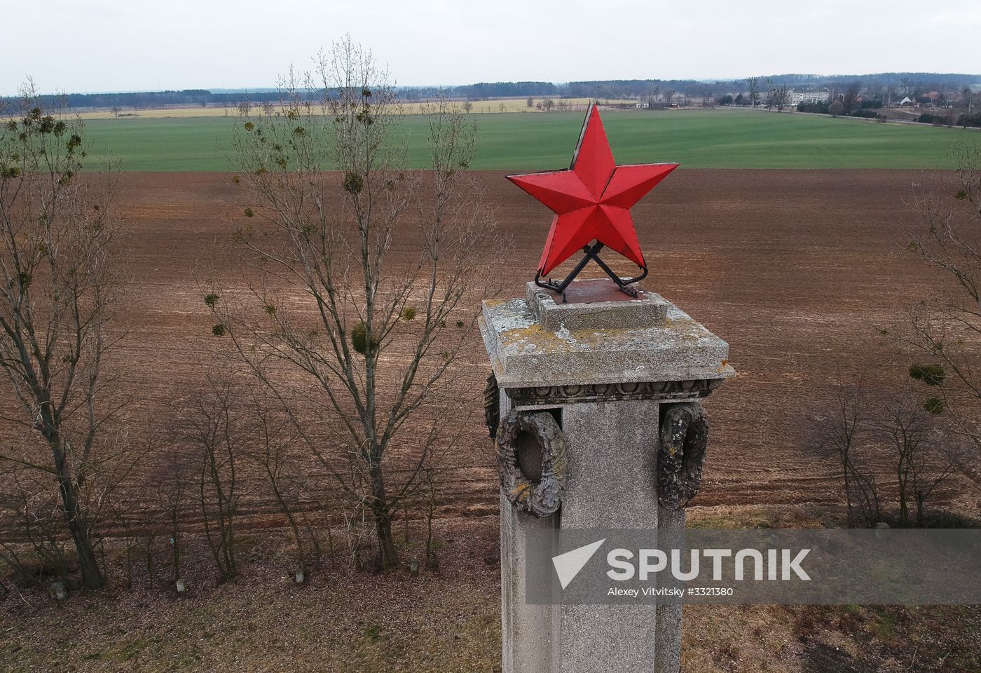 Monuments to Soviet soldiers in Poland