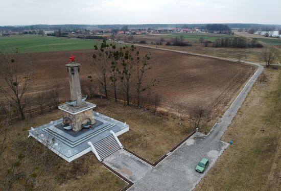 Monuments to Soviet soldiers in Poland
