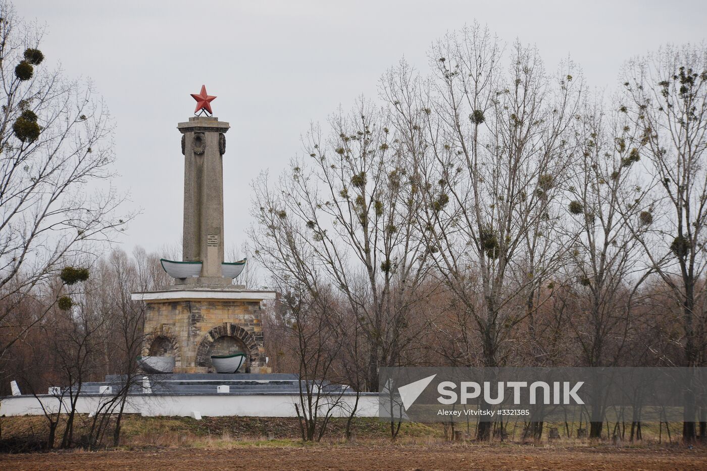 Monuments to Soviet soldiers in Poland
