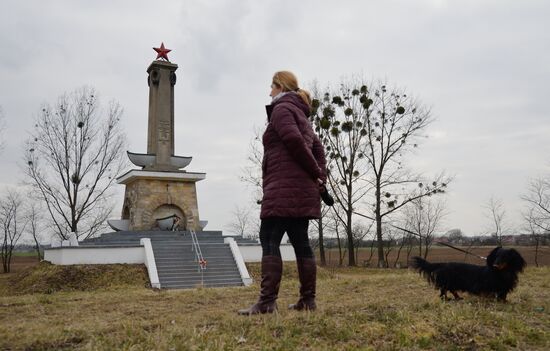 Monuments to Soviet soldiers in Poland