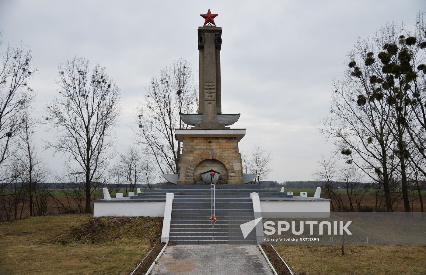 Monuments to Soviet soldiers in Poland
