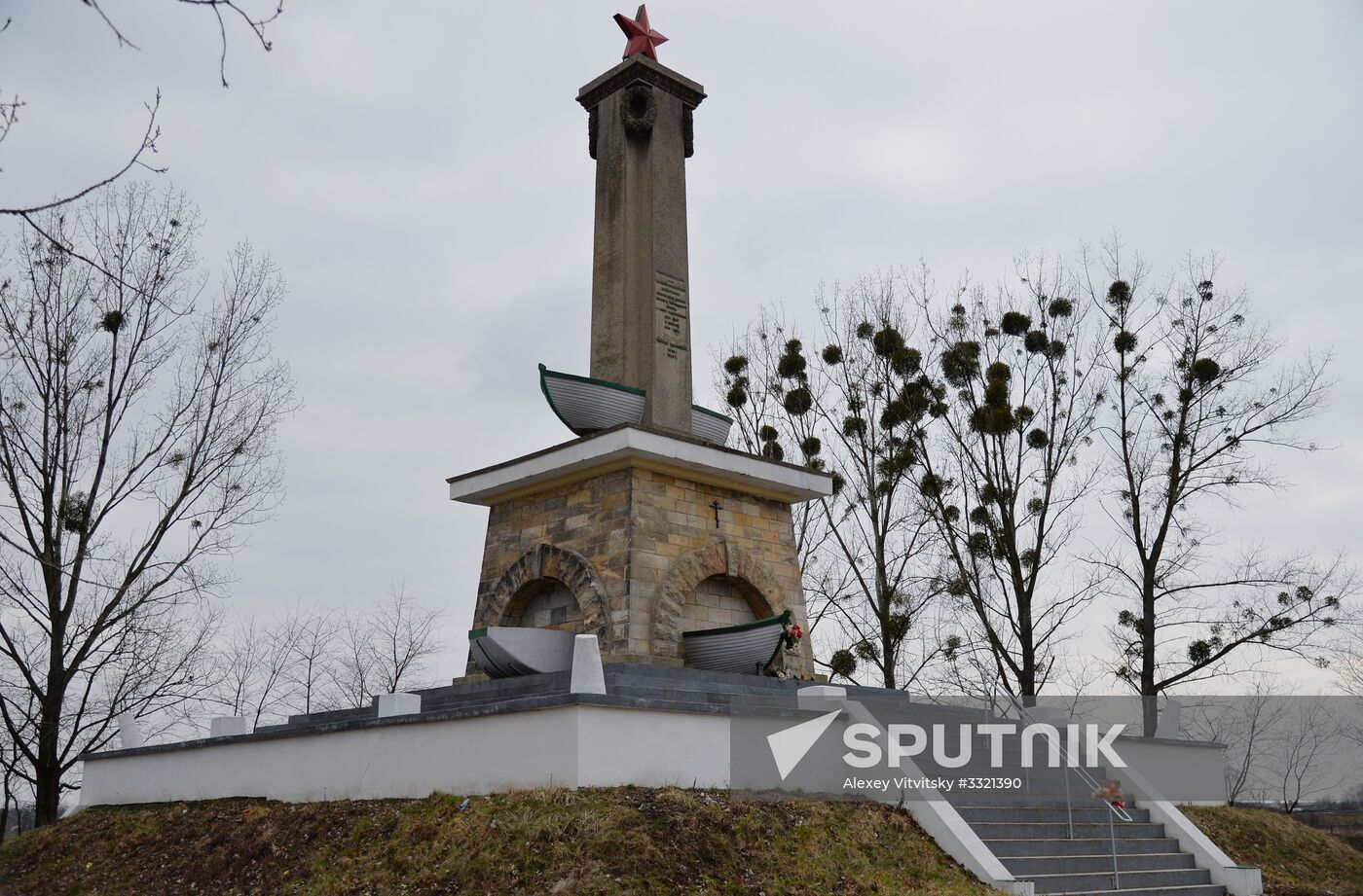Monuments to Soviet soldiers in Poland