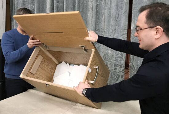 Voting in Russian presidential election in Damascus