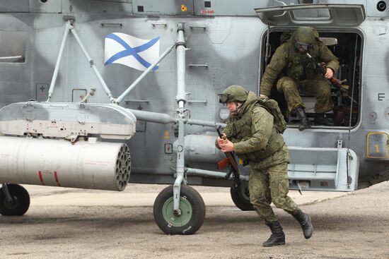 Airborne troops hold drill in Krasnodar Territory