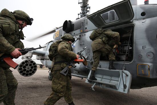 Airborne troops hold drill in Krasnodar Territory