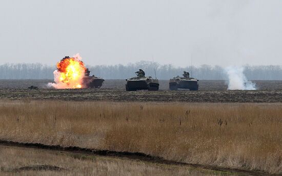 Airborne troops hold drill in Krasnodar Territory