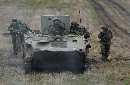 Airborne troops hold drill in Krasnodar Territory