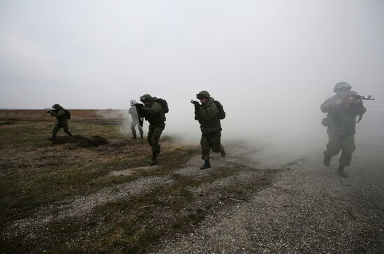 Airborne troops hold drill in Krasnodar Territory