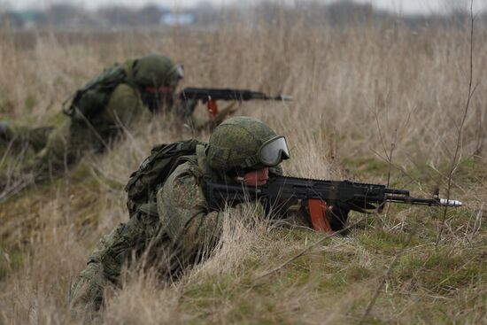 Airborne troops hold drill in Krasnodar Territory