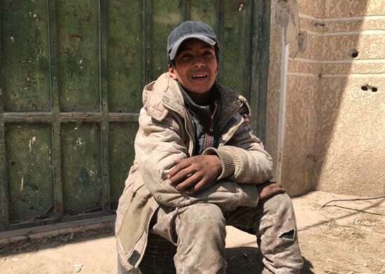 Civilians leave Eastern Ghouta via humanitarian corridor in Hammouriyya