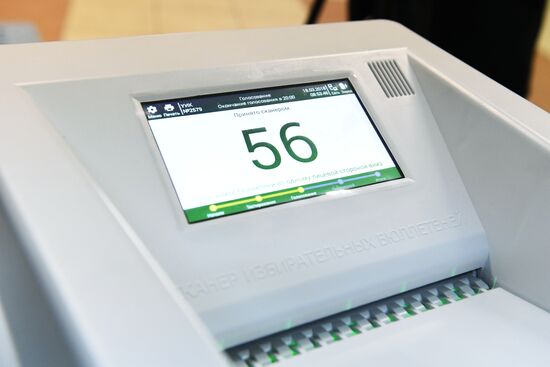 Russian presidential candidates cast their votes