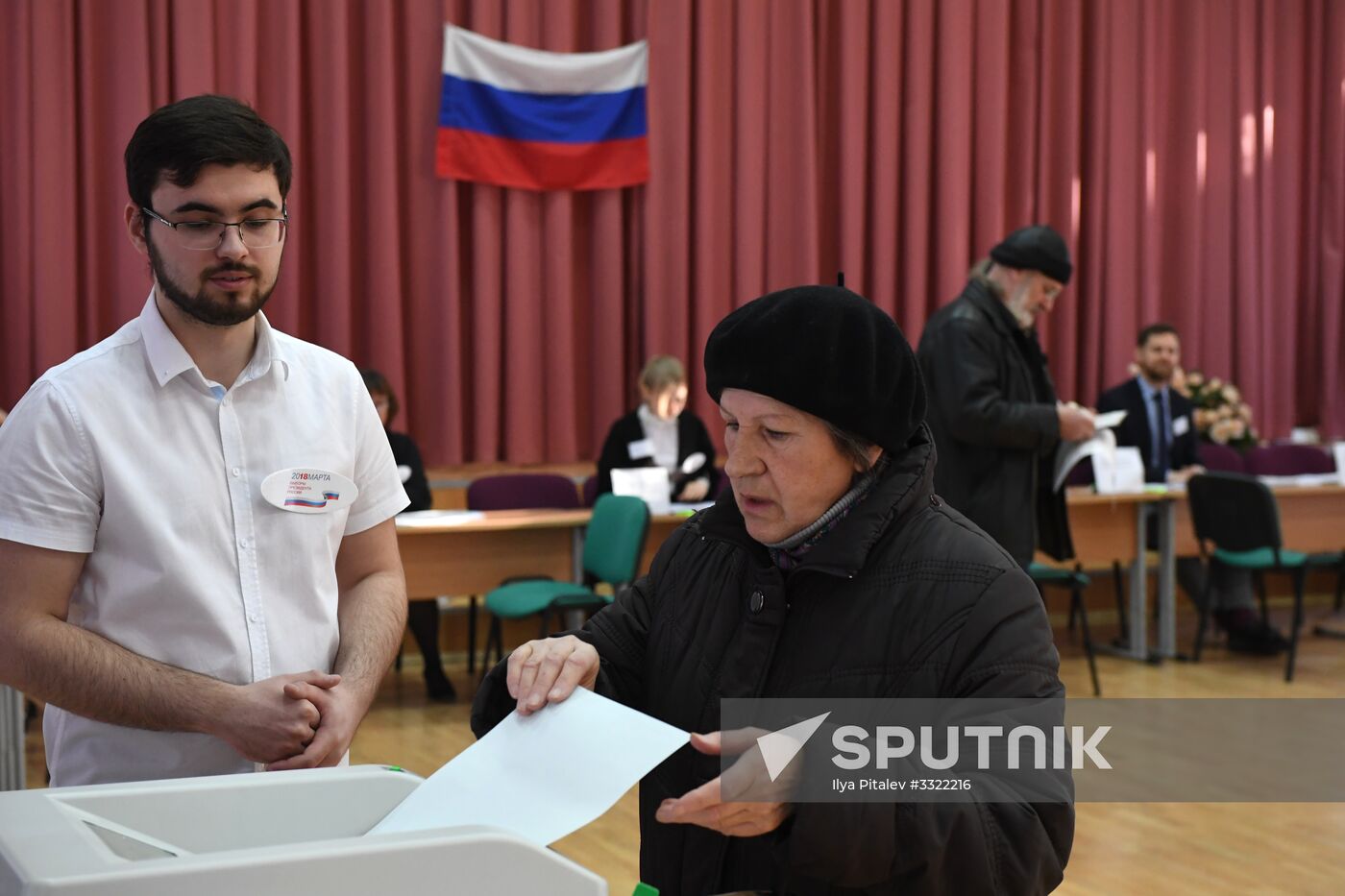 Russian presidential candidates cast their votes