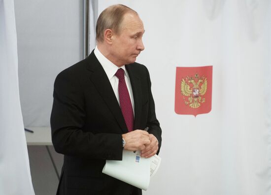 Vladimir Putin votes at Russian presidential elections
