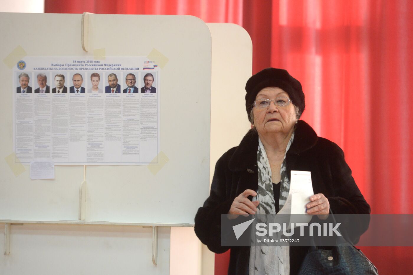 Russian presidential candidates cast their votes