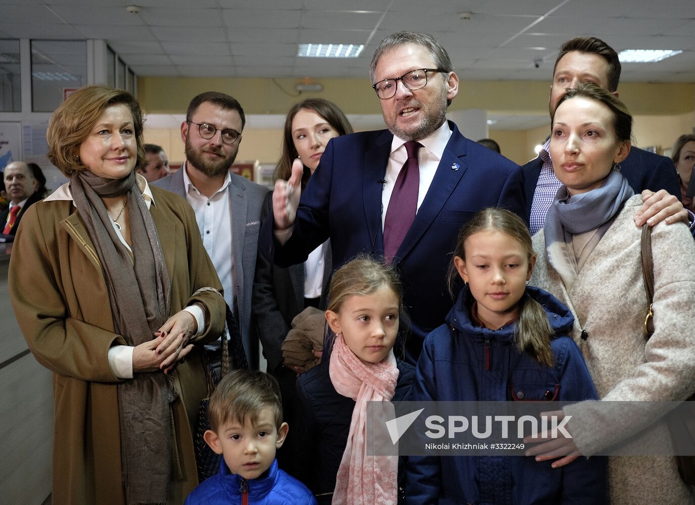 Russian presidential candidates cast their votes