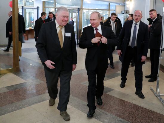 Vladimir Putin votes at Russian presidential elections
