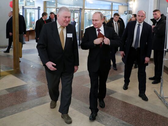 Vladimir Putin votes at Russian presidential elections