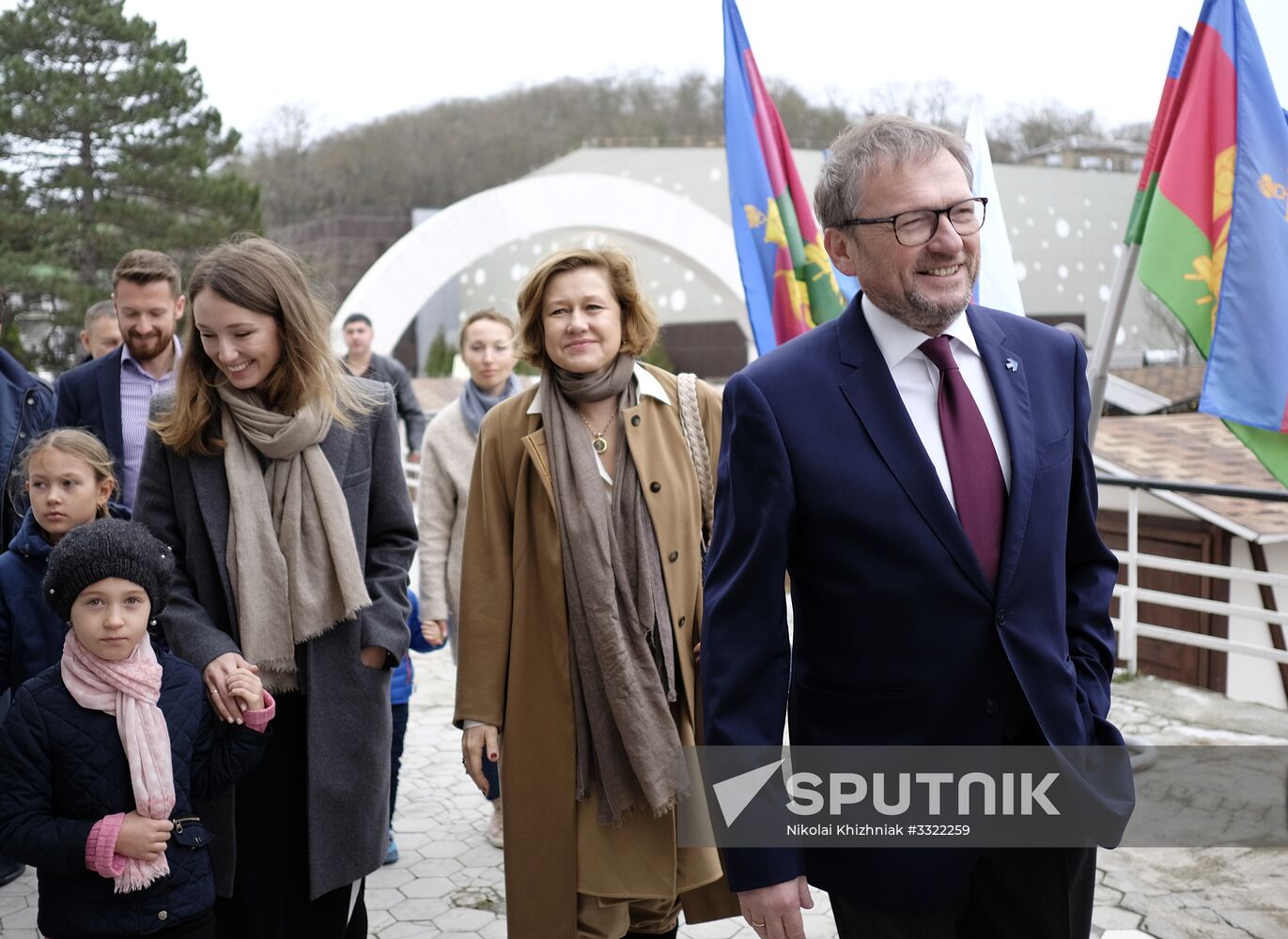 Russian presidential candidates cast their votes