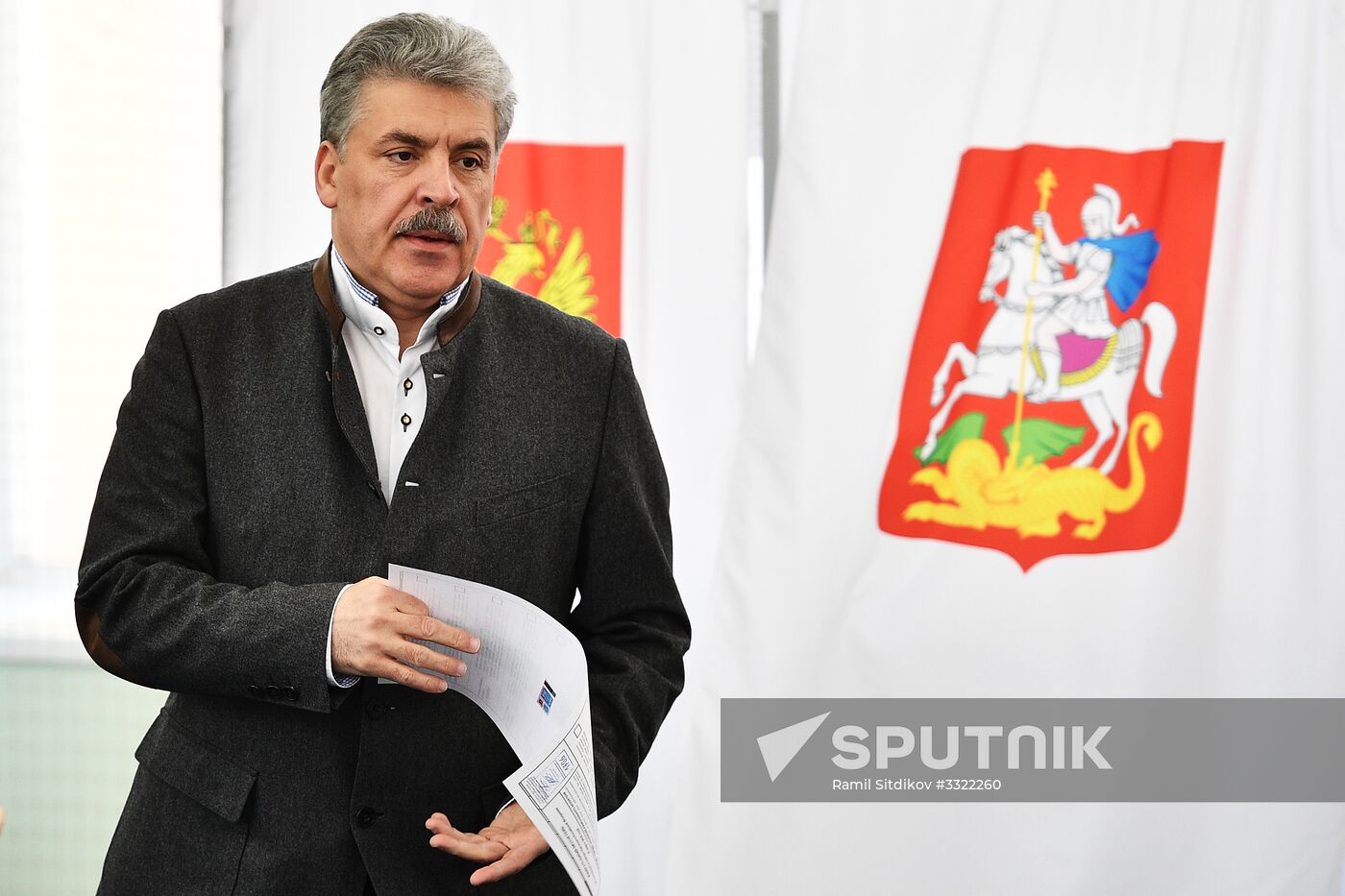 Russian presidential candidates cast their votes