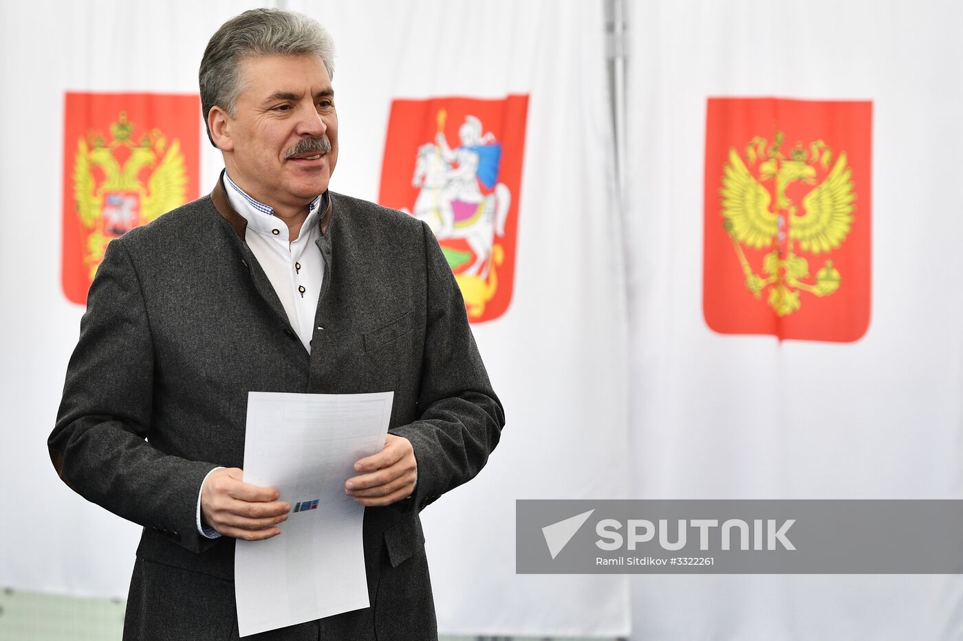 Russian presidential candidates cast their votes