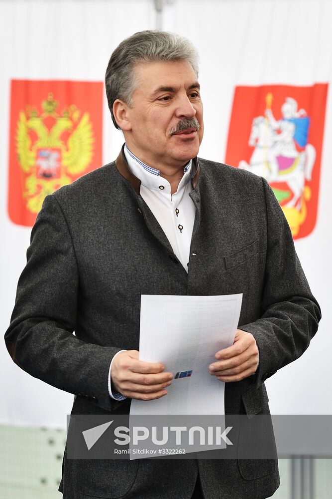 Russian presidential candidates cast their votes