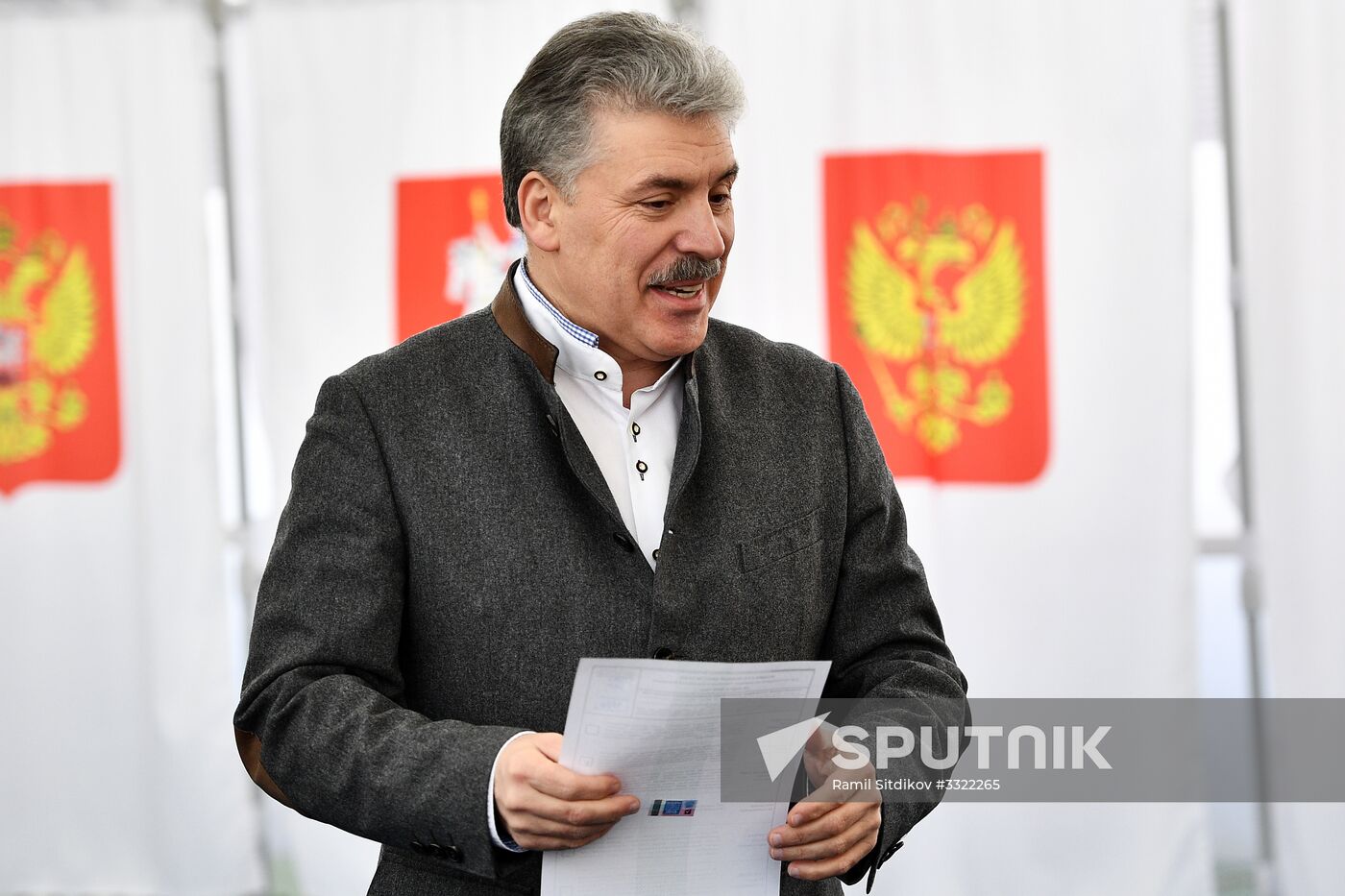 Russian presidential candidates cast their votes