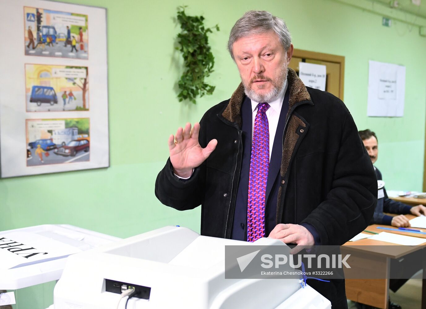 Russian presidential candidates cast their votes