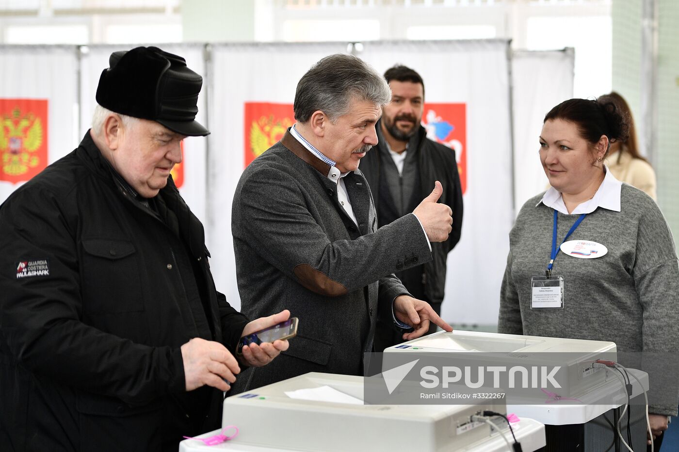 Russian presidential candidates cast their votes