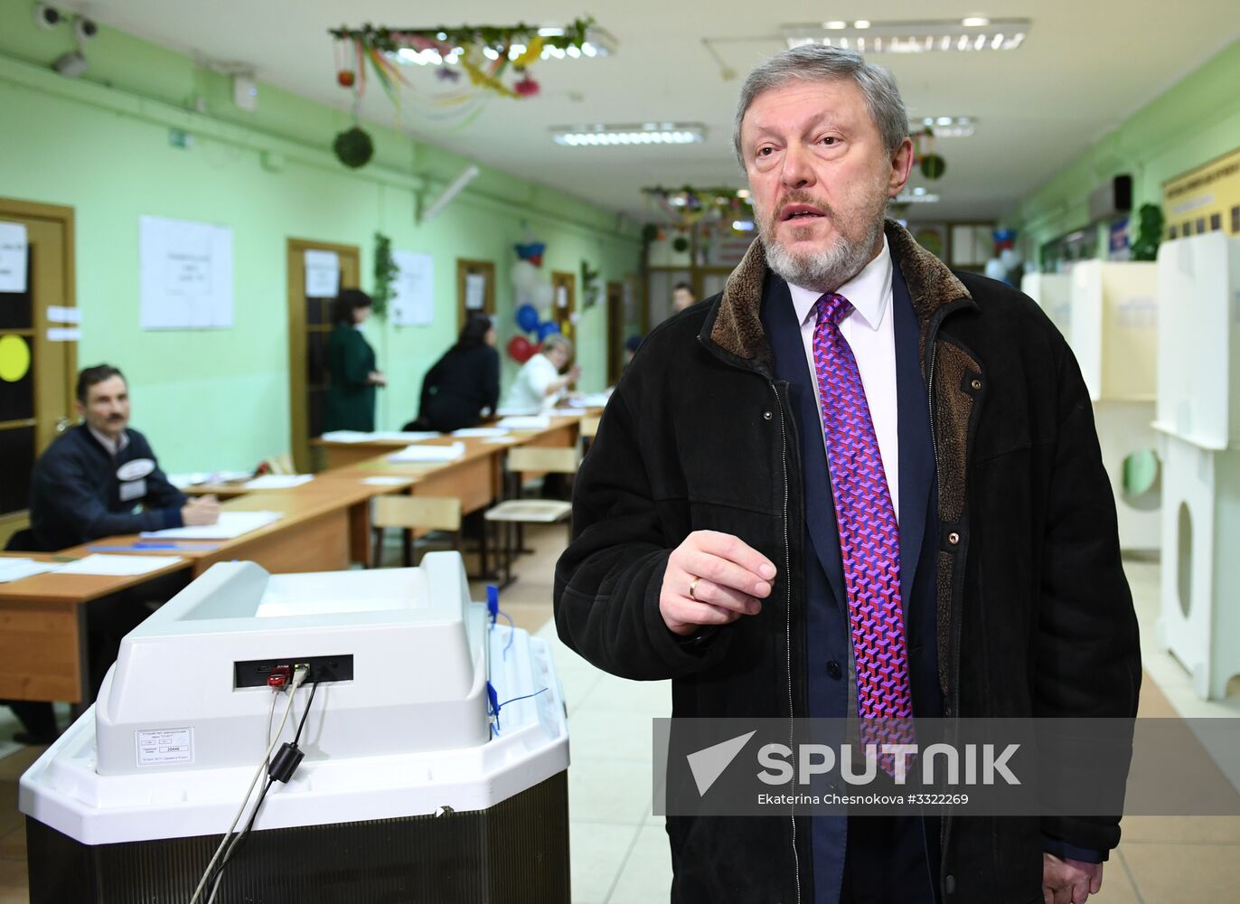 Russian presidential candidates cast their votes