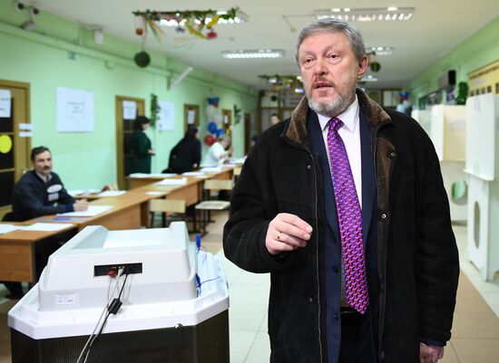 Russian presidential candidates cast their votes