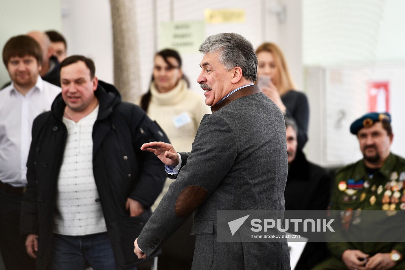 Russian presidential candidates cast their votes