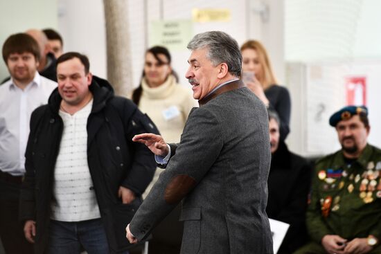 Russian presidential candidates cast their votes