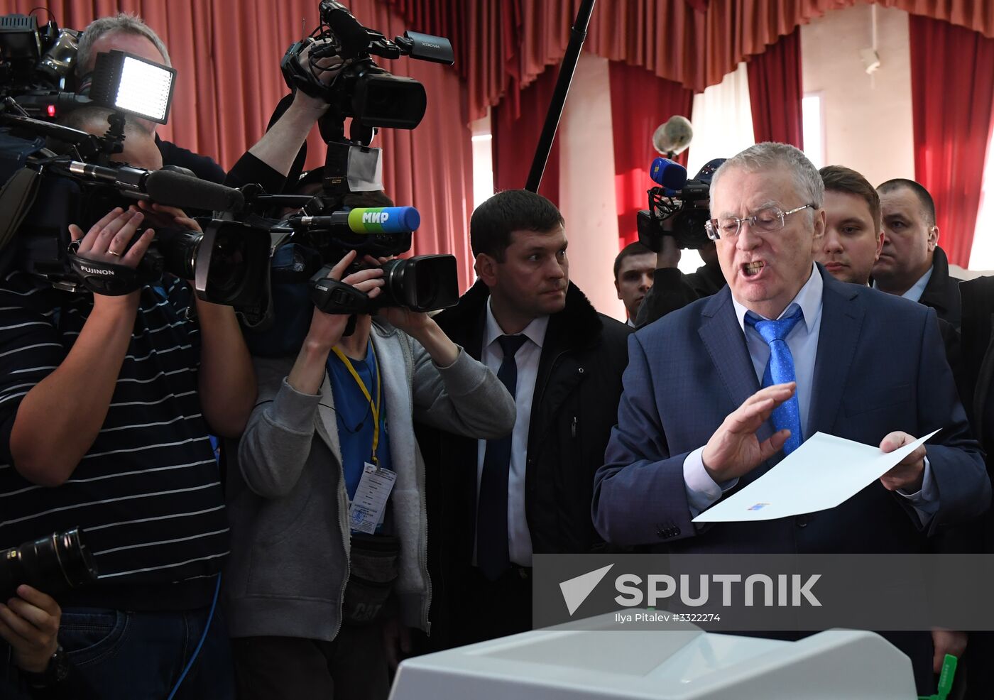 Russian presidential candidates cast their votes