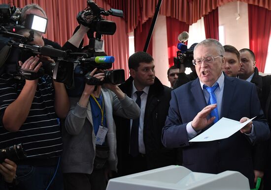 Russian presidential candidates cast their votes