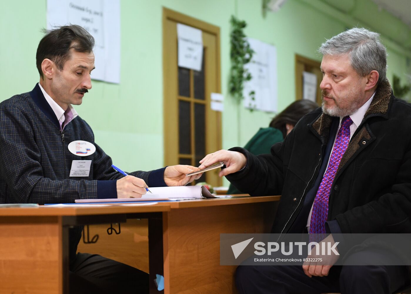 Russian presidential candidates cast their votes