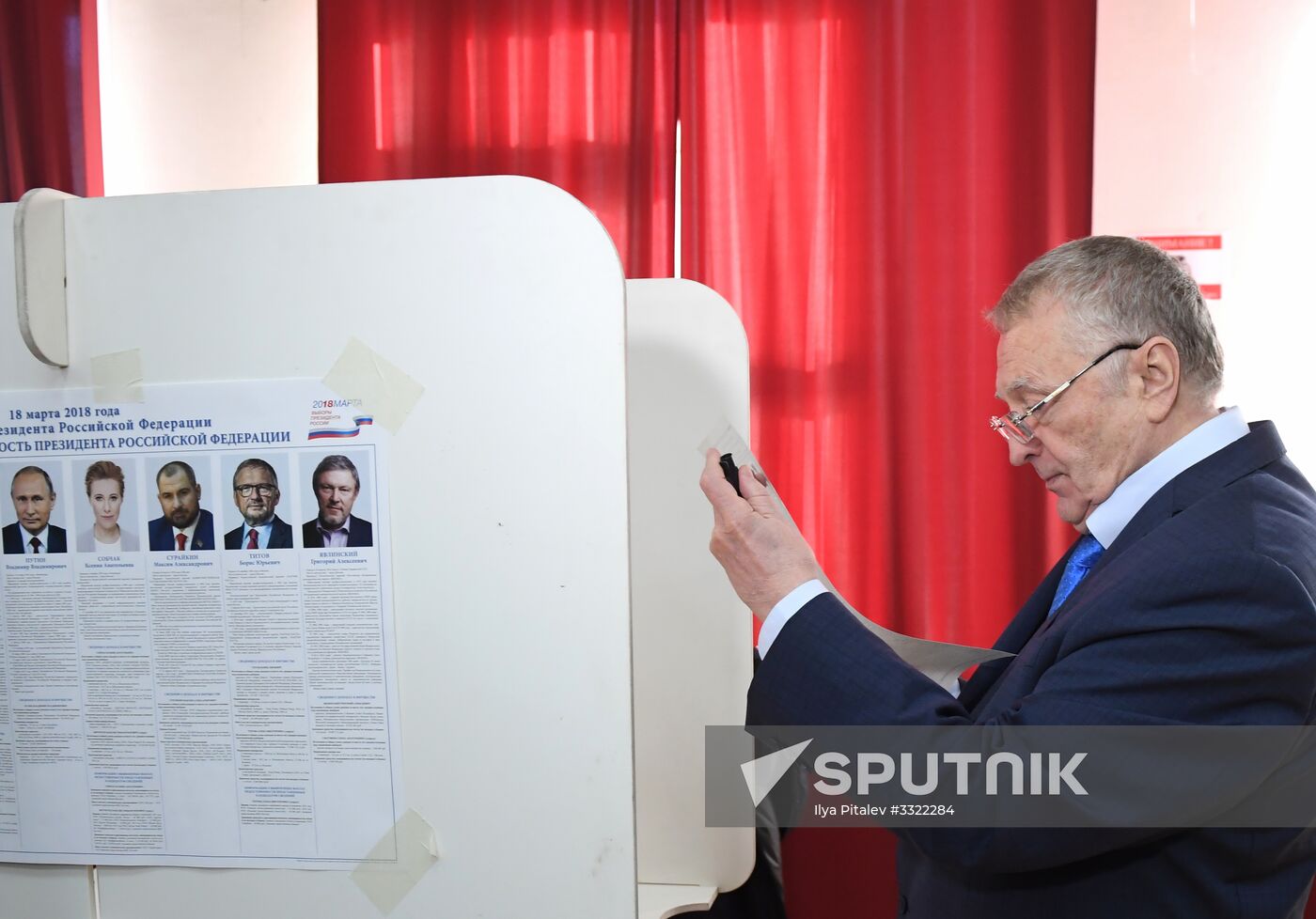Russian presidential candidates cast their votes