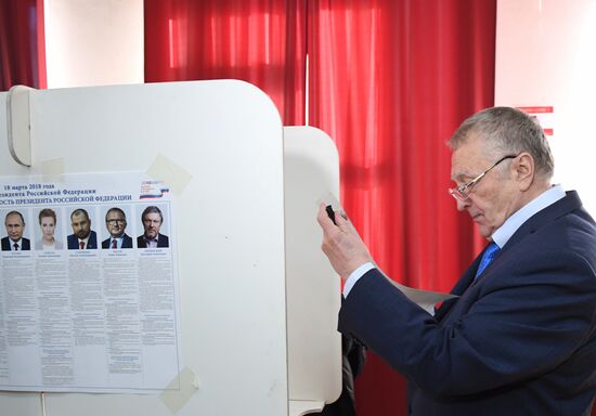Russian presidential candidates cast their votes