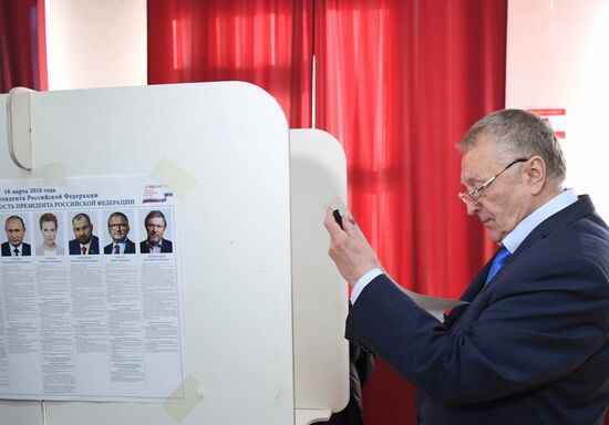 Russian presidential candidates cast their votes