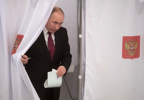 Vladimir Putin votes at Russian presidential elections