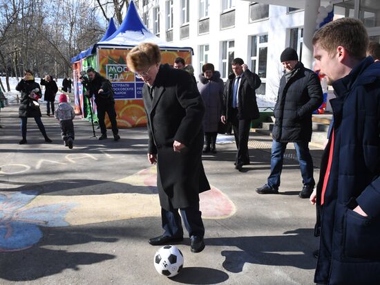Russian presidential candidates cast their votes
