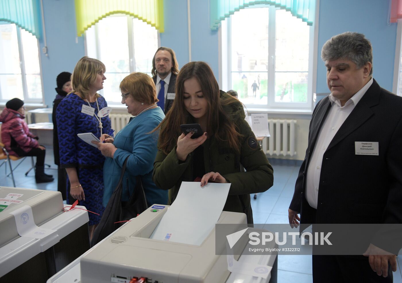 Russian presidential candidates cast their votes