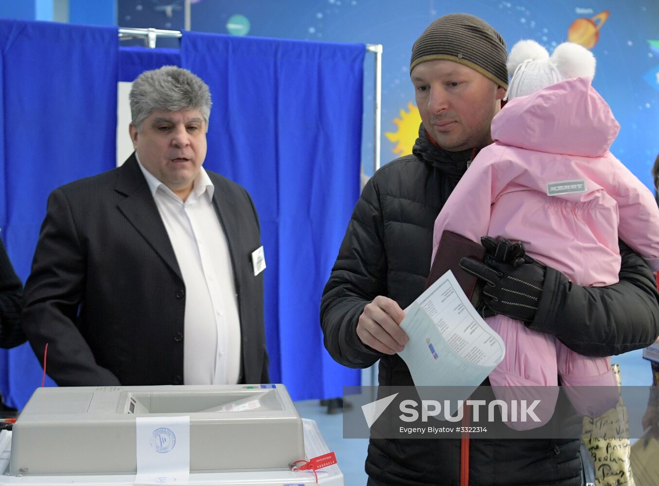 Russian presidential candidates cast their votes