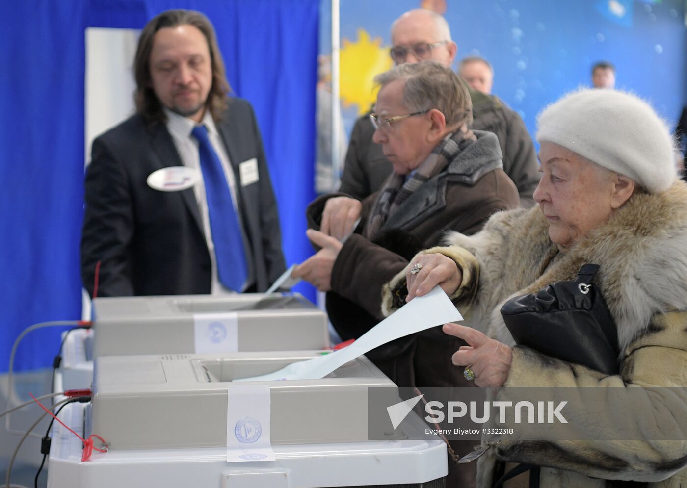 Russian presidential candidates cast their votes
