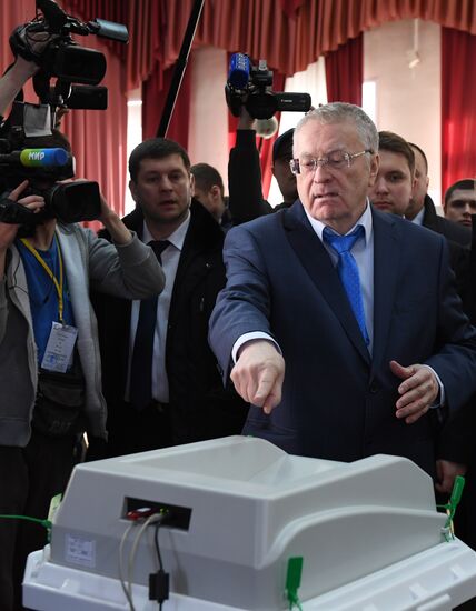 Russian presidential candidates cast their votes