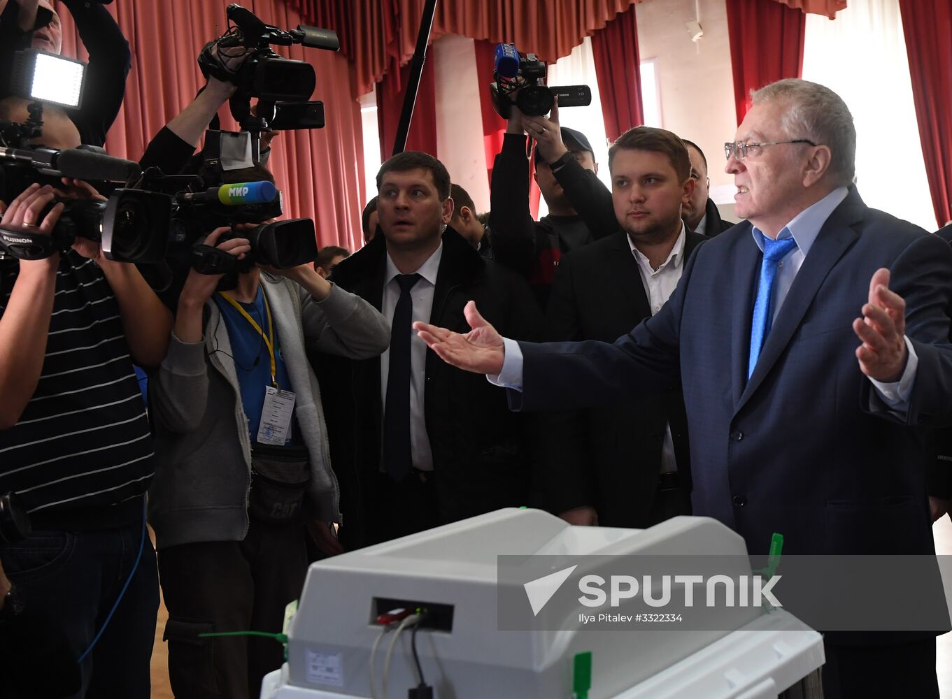 Russian presidential candidates cast their votes